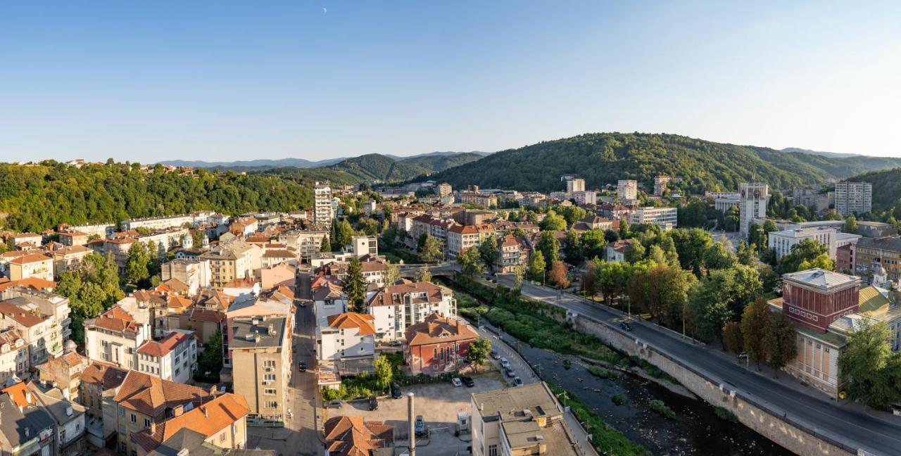 Adriano’s studio Gabrovo Esterno foto